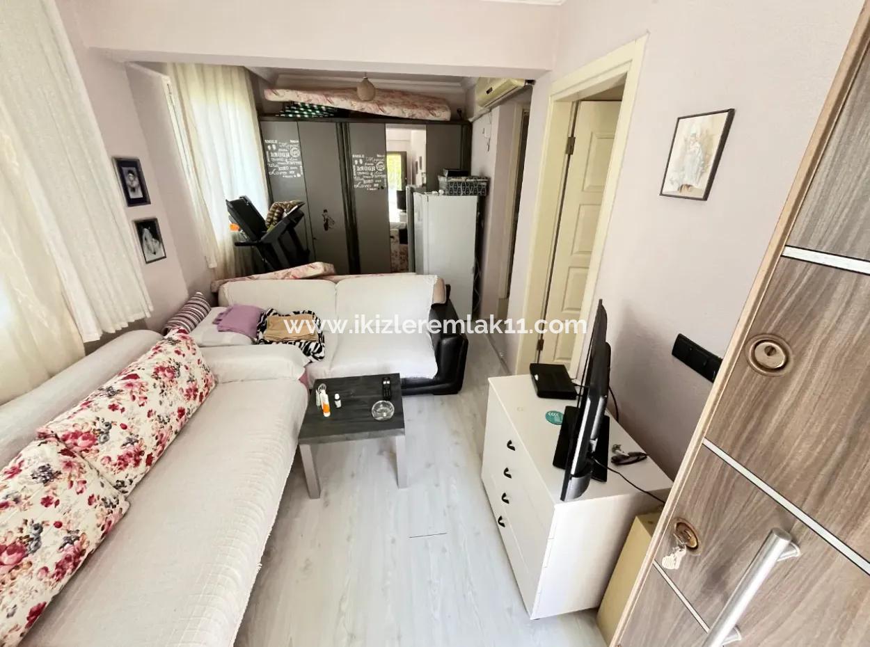 Ürkmez'de Full Deniz, Şehir Manzaralı Bahçeli Satılık 3+2 Villa