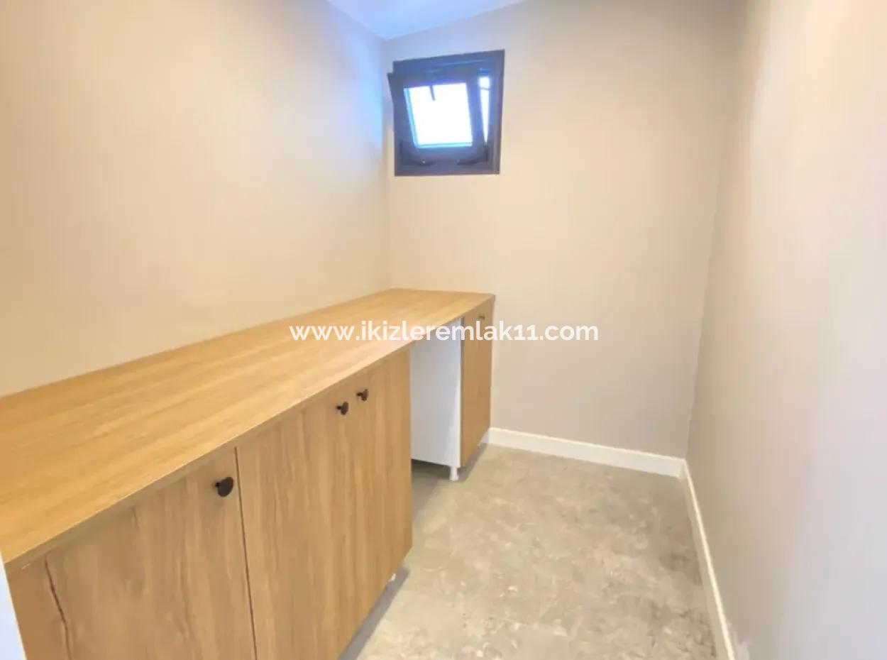 İzmir Menderes Gümüldürde Deniz Tarafında Satılık Tek Müstakil Geniş Bahçeli 4 + 1 Havuzlu Yazlık