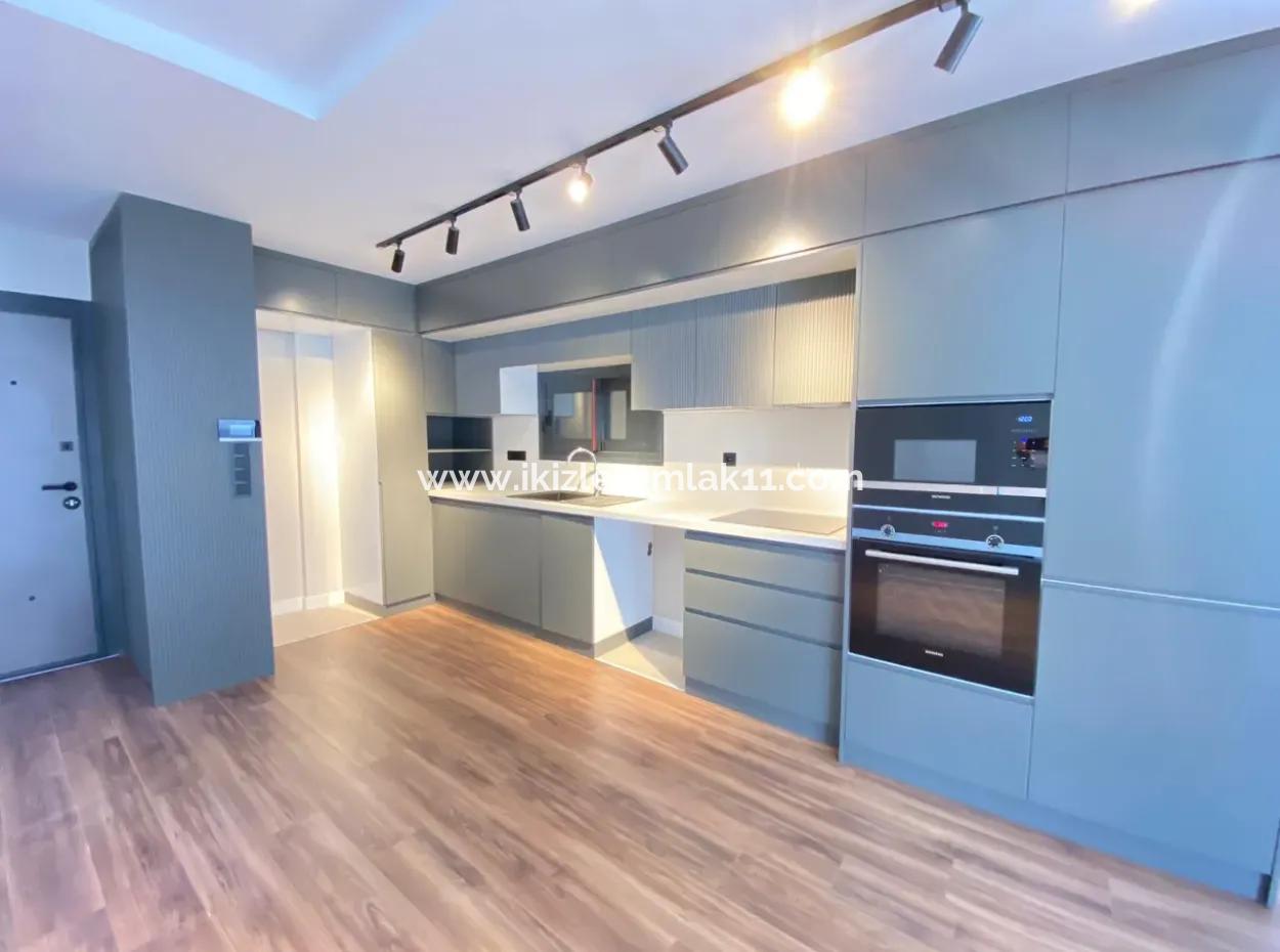 İzmir Menderes Gümüldürde Deniz Tarafında Satılık Tek Müstakil Geniş Bahçeli 4 + 1 Havuzlu Yazlık