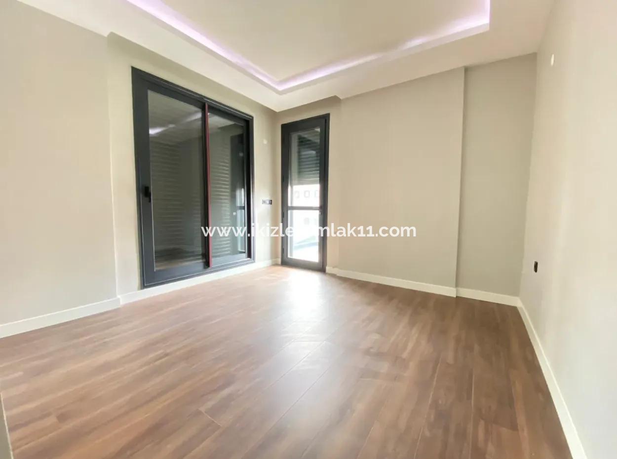 İzmir Menderes Gümüldürde Deniz Tarafında Satılık Tek Müstakil Geniş Bahçeli 4 + 1 Havuzlu Yazlık