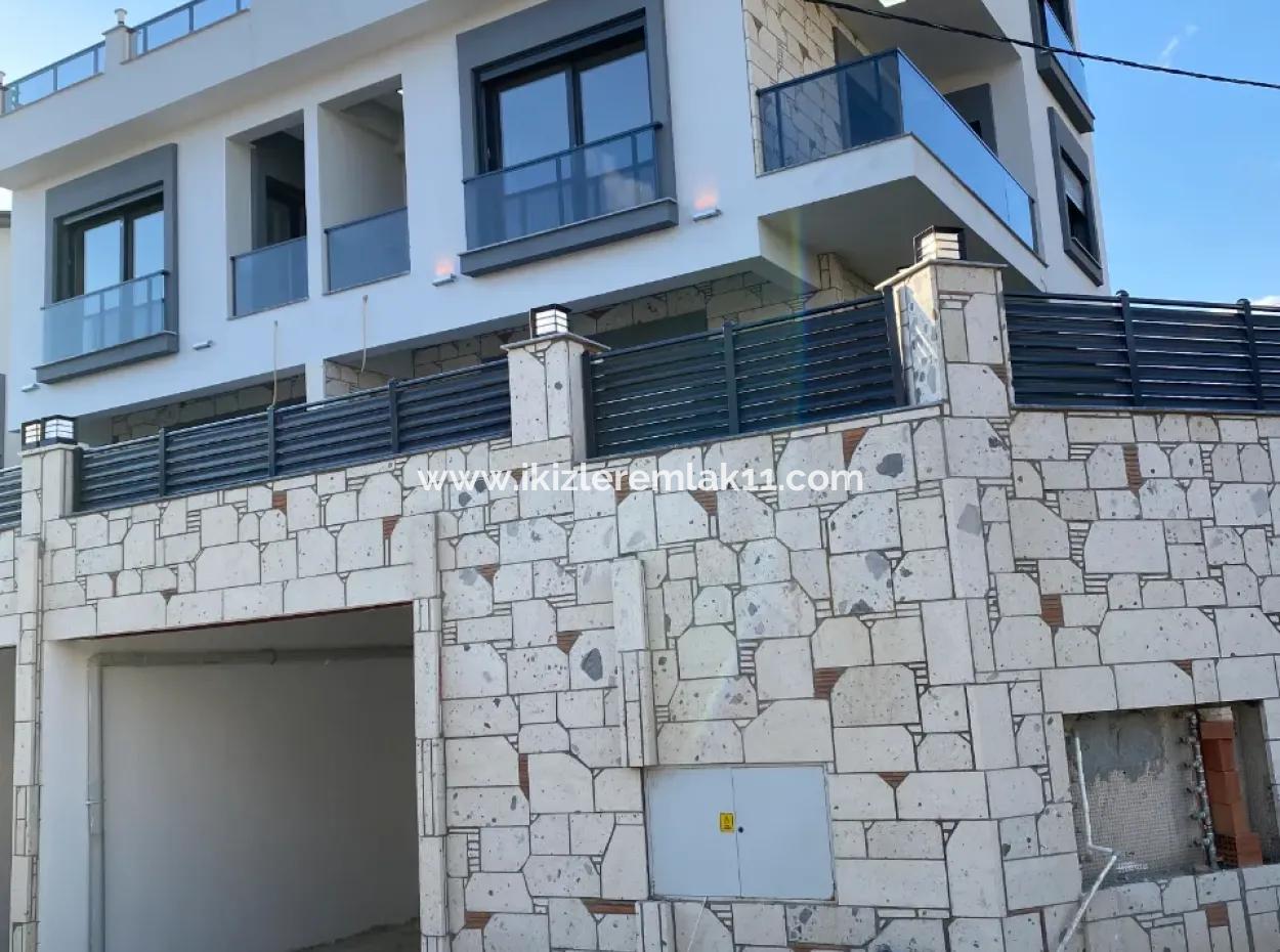Özdere Çukuraltı'nda Denize Yakın Satılık Ultra Lüks 3+1 Villa