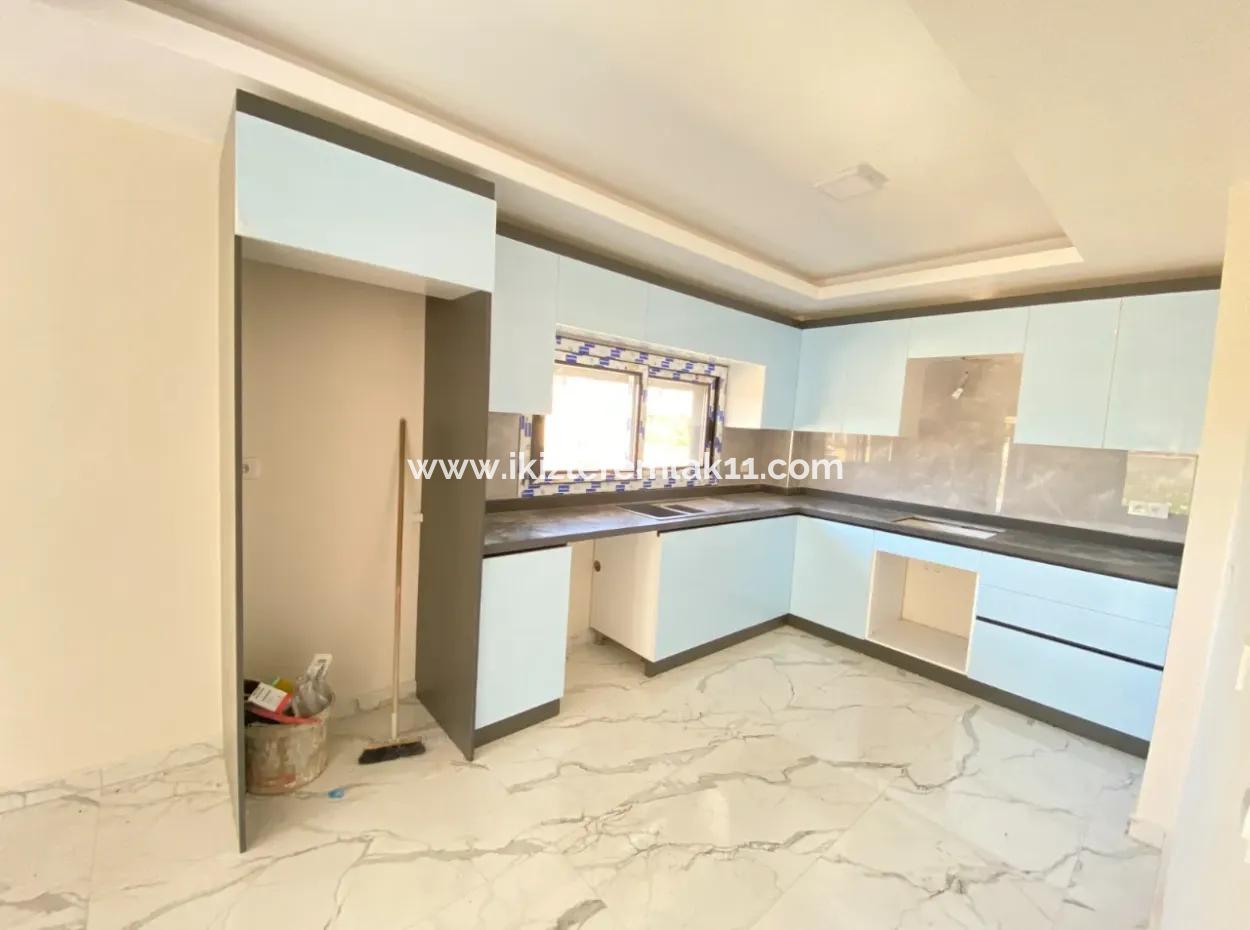 Seferihisar Akarcada Müstakil Havuzlu Lüx Şömüneli Satılık 4+1 Villa