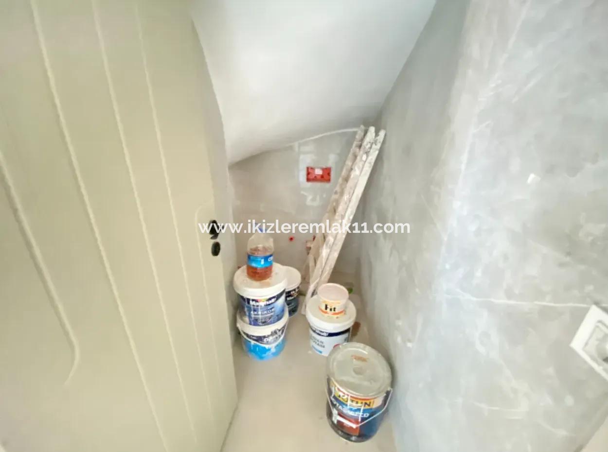 Seferihisar Akarcada Müstakil Havuzlu Lüx Şömüneli Satılık 4+1 Villa