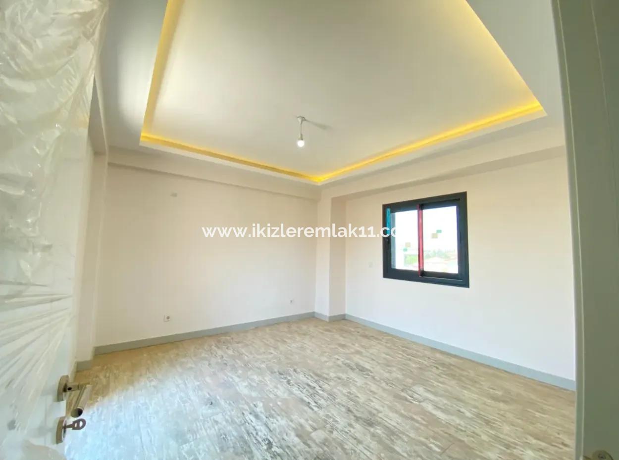 Seferihisar Akarcada Müstakil Havuzlu Lüx Şömüneli Satılık 4+1 Villa