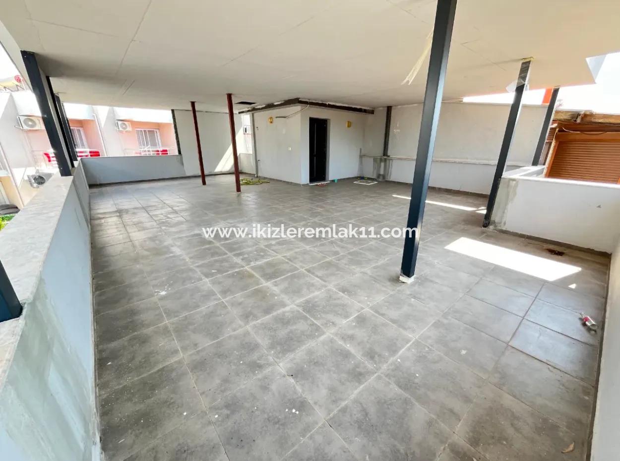 Ürkmez'de Deniz Tarafında Satılık Bahçeli 3+1 Lüks Villa Yazlık