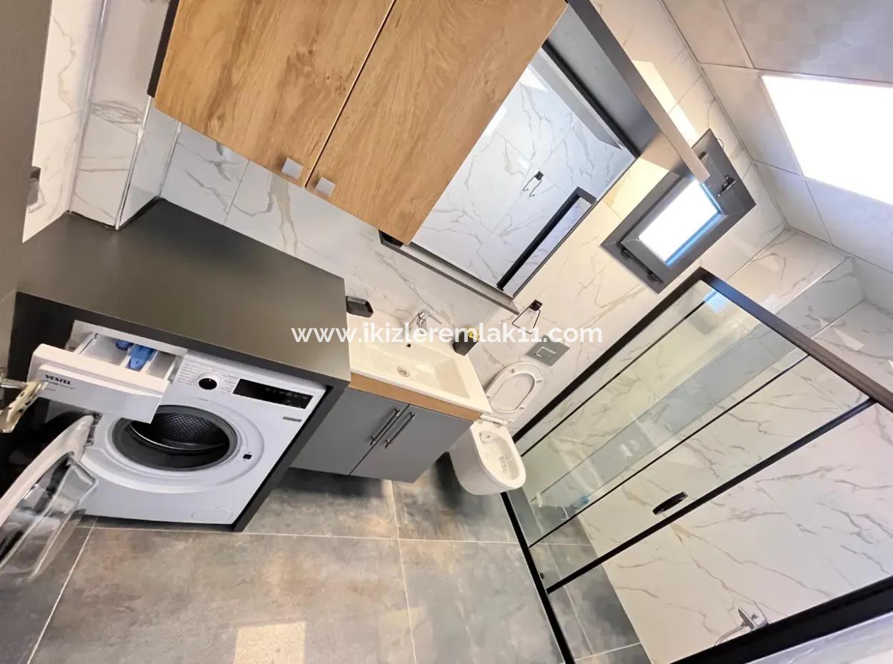 Ürkmez'de Deniz Tarafında Satılık Bahçeli 3+1 Lüks Villa Yazlık