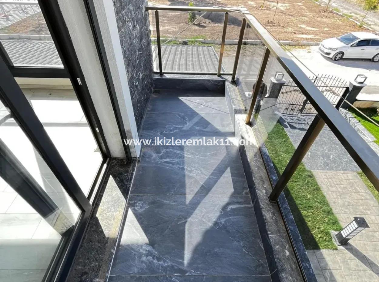 Seferihisar Doğanbeyde Satılık Sıfır Havuzlu Müstakil 3+1 Villa