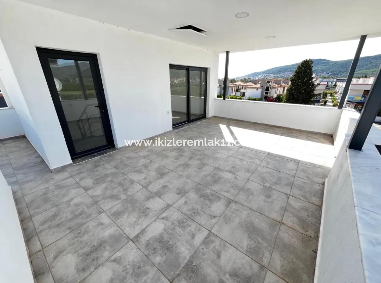 Seferihisar Doğanbeyde Satılık Sıfır Havuzlu Müstakil 3+1 Villa