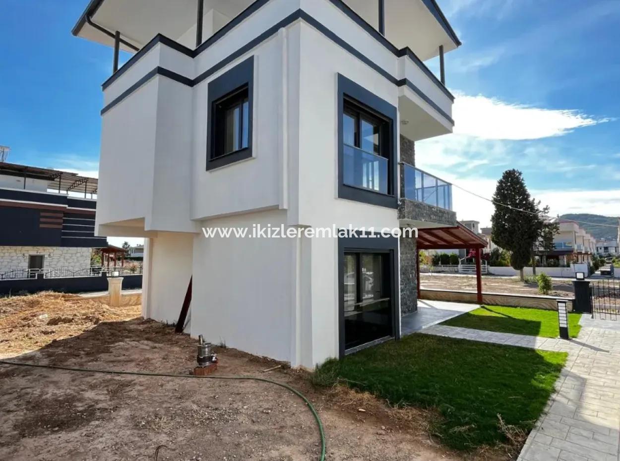 Seferihisar Doğanbeyde Satılık Sıfır Havuzlu Müstakil 3+1 Villa