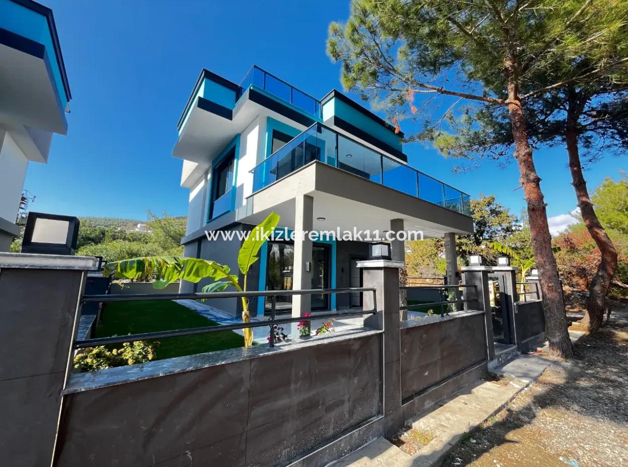 Seferihisar Dooğanbey'de Satılık Tek Müstakil Geniş Bahçeli Sıfır Villa