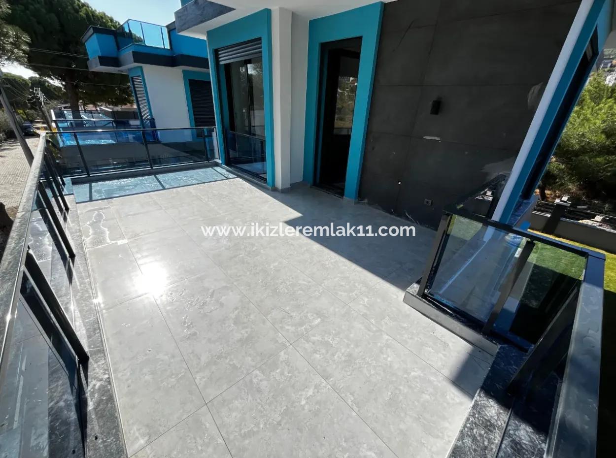 Seferihisar Dooğanbey'de Satılık Tek Müstakil Geniş Bahçeli Sıfır Villa