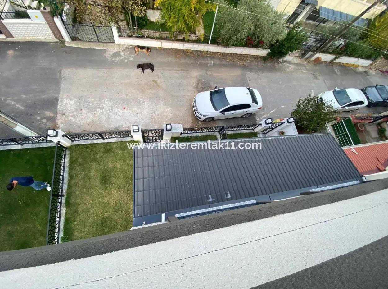 Seferihisar Doğanbey'de Satılık 2+1 Sıfır Bahçeli Dublex Yazlık