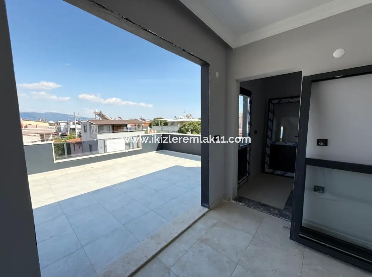 Seferihisar Doğanbey‘de Satılık Tek Müstakil Geniş Bahçeli Sıfır 3+ 1 Villa