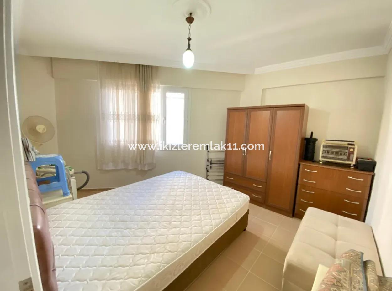 Seferihisar Ürkmez Merkez De Satılık 2+1 Kullanışlı Daire
