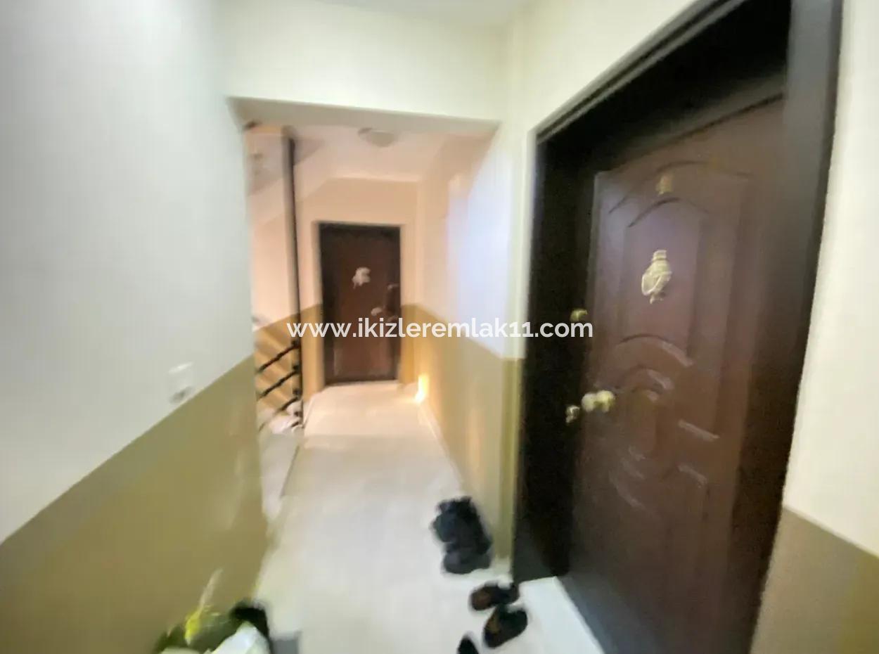 Seferihisar Ürkmez Merkez De Satılık 2+1 Kullanışlı Daire