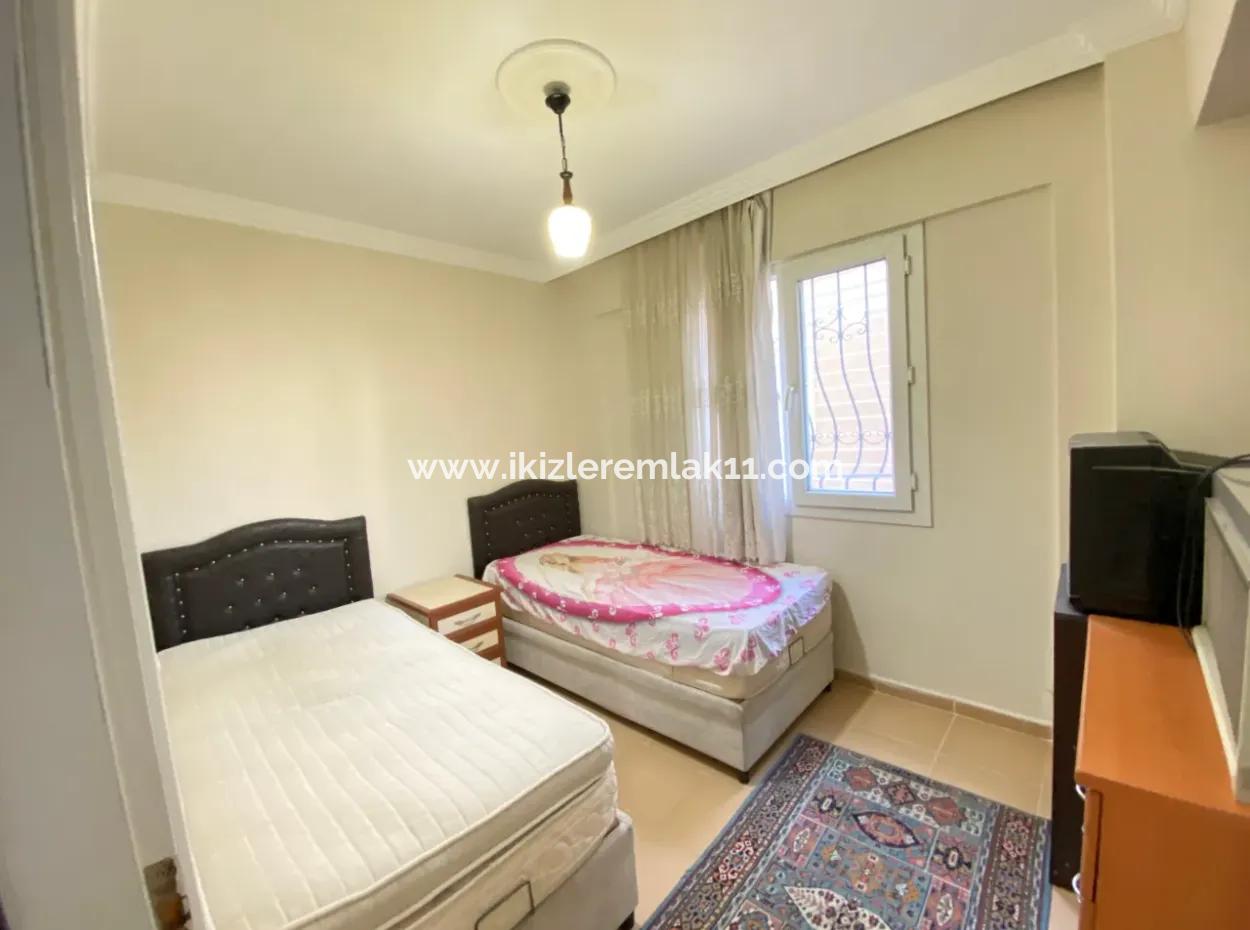 Seferihisar Ürkmez Merkez De Satılık 2+1 Kullanışlı Daire