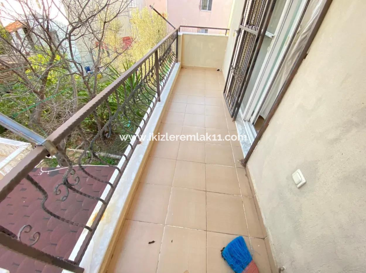 Seferihisar Ürkmez Merkez De Satılık 2+1 Kullanışlı Daire