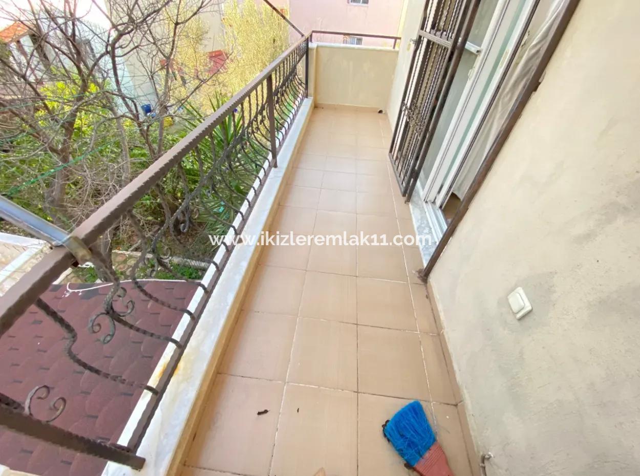 Seferihisar Ürkmez Merkez De Satılık 2+1 Kullanışlı Daire
