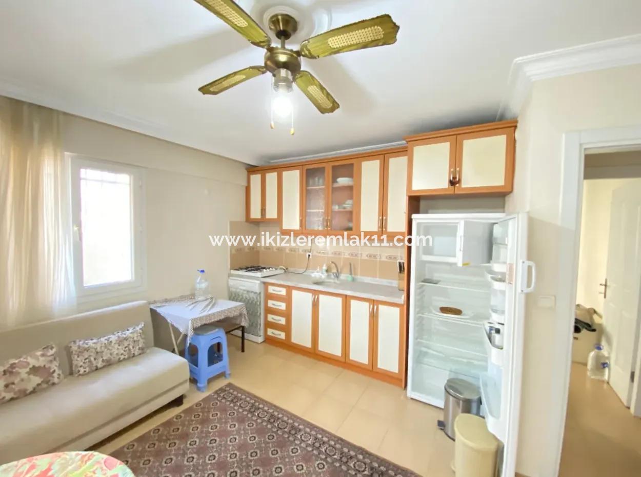 Seferihisar Ürkmez Merkez De Satılık 2+1 Kullanışlı Daire