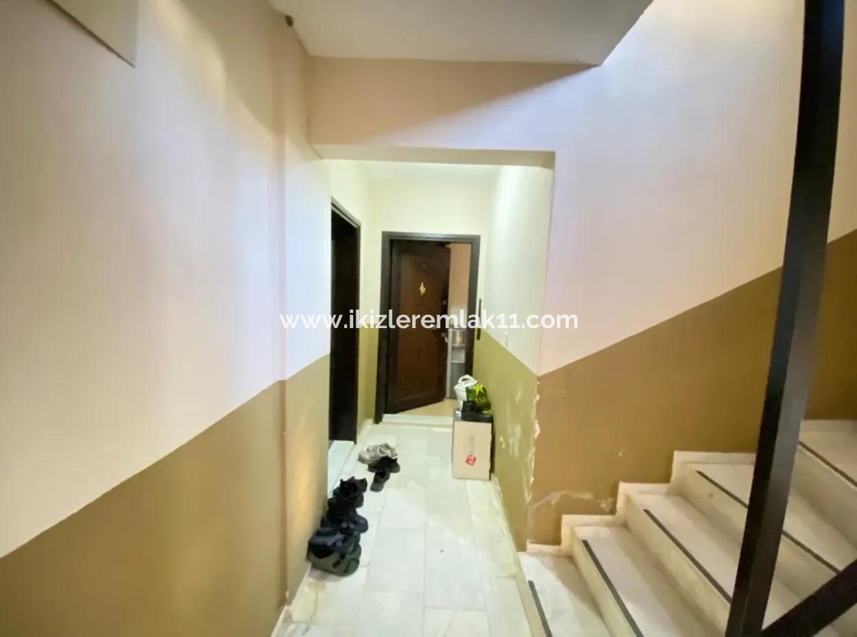 Seferihisar Ürkmez Merkez De Satılık 2+1 Kullanışlı Daire