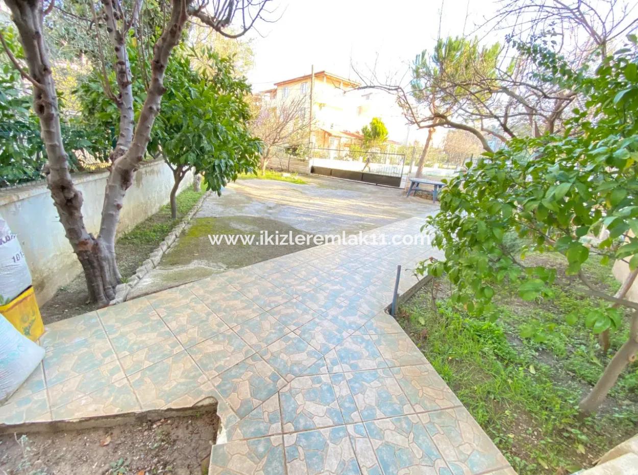 Seferihisar Ürkmez Merkez De Satılık 2+1 Kullanışlı Daire