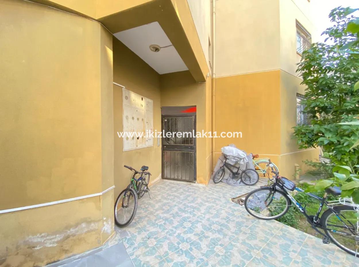 Seferihisar Ürkmez Merkez De Satılık 2+1 Kullanışlı Daire