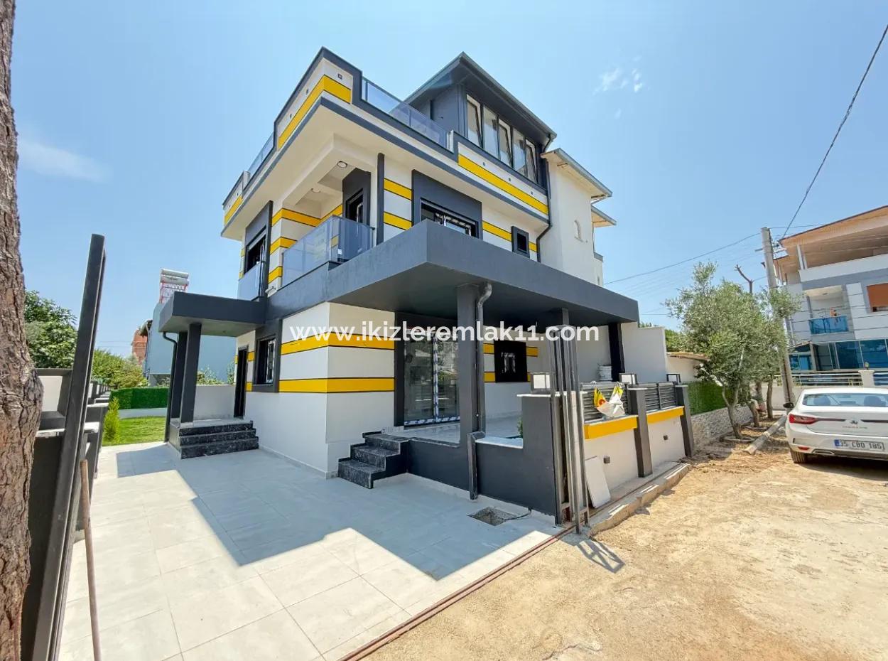 Seferihisar Doğanbey'de Satılık 3+1 Müstakil Sıfır Geniş Bahçeli Villa