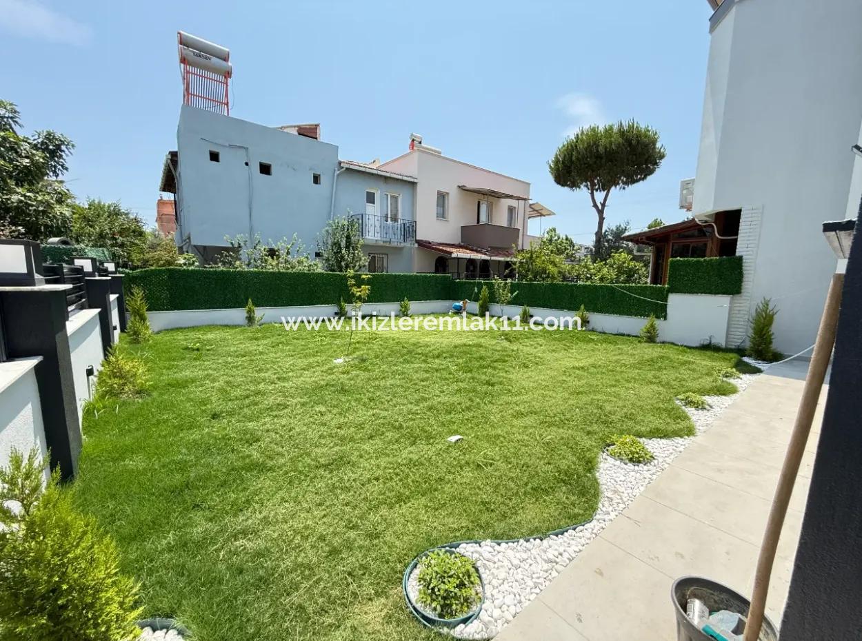 Seferihisar Doğanbey'de Satılık 3+1 Müstakil Sıfır Geniş Bahçeli Villa