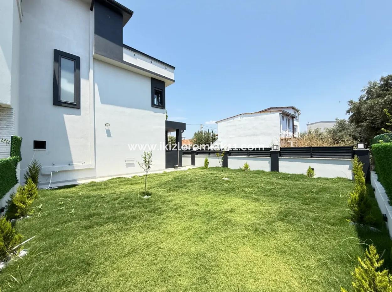 Seferihisar Doğanbey'de Satılık 3+1 Müstakil Sıfır Geniş Bahçeli Villa