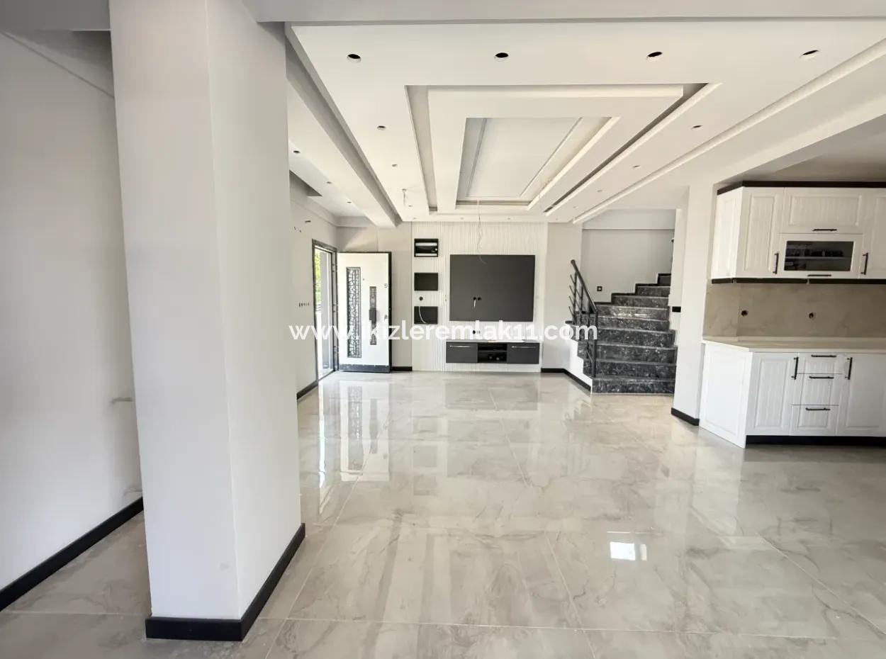 Seferihisar Doğanbey'de Satılık 3+1 Müstakil Sıfır Geniş Bahçeli Villa