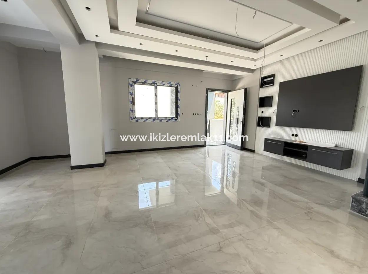 Seferihisar Doğanbey'de Satılık 3+1 Müstakil Sıfır Geniş Bahçeli Villa