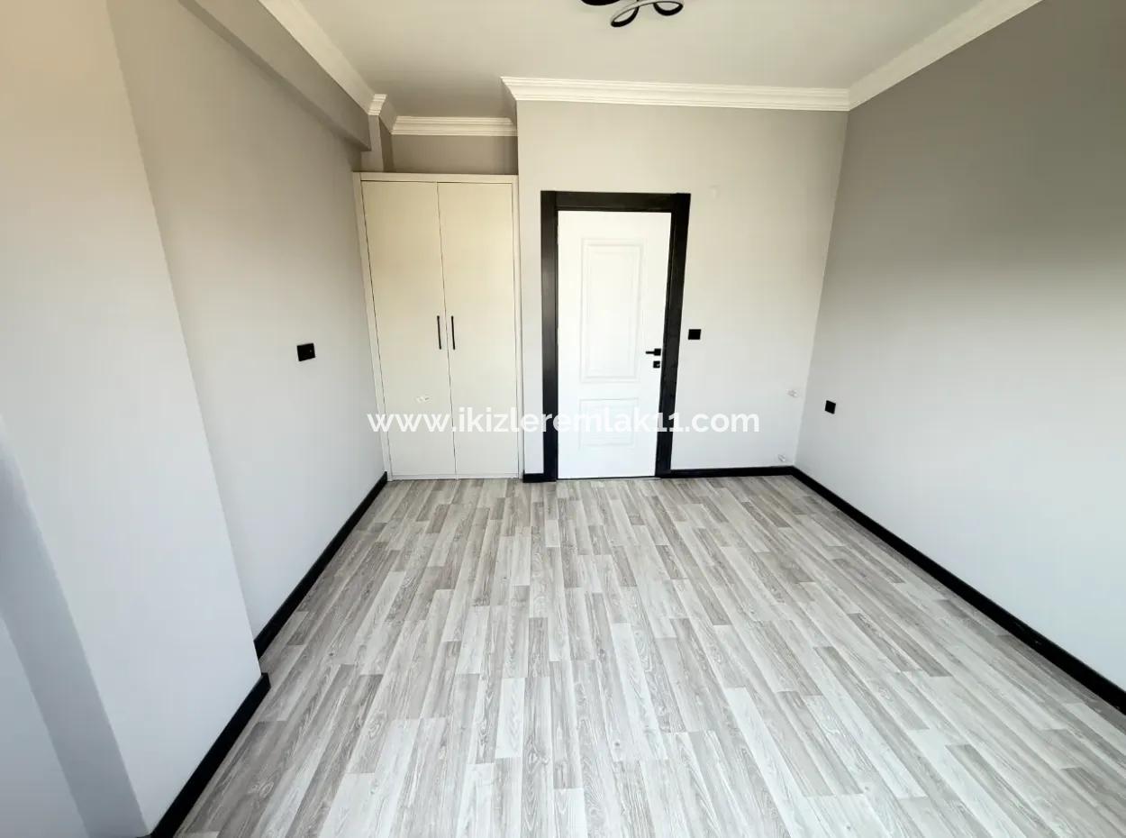 Seferihisar Doğanbey'de Satılık 3+1 Müstakil Sıfır Geniş Bahçeli Villa