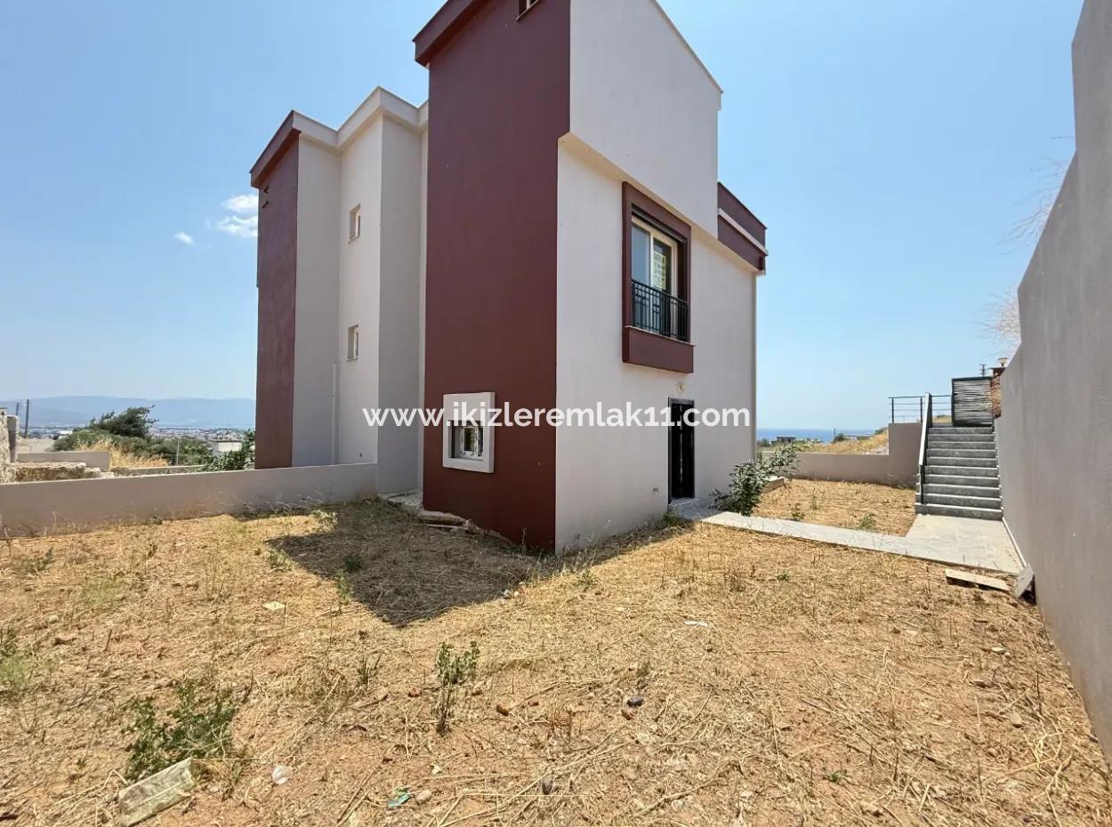 Seferihisar Doğanbey'de Satılık Deniz Manzaralı Bahçeli 3+1 Sıfır Villa