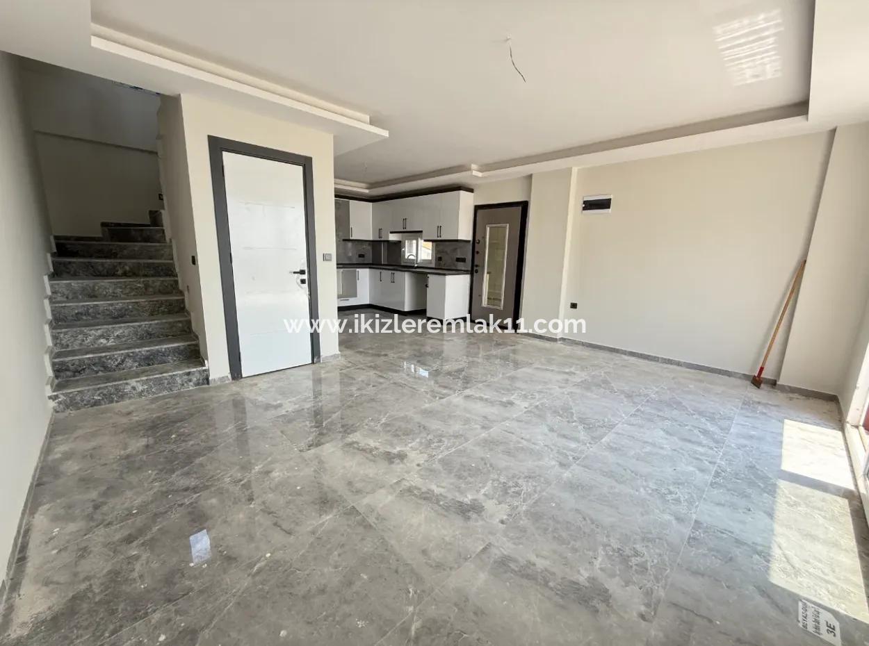 Seferihisar Doğanbey'de Satılık Deniz Manzaralı Bahçeli 3+1 Sıfır Villa