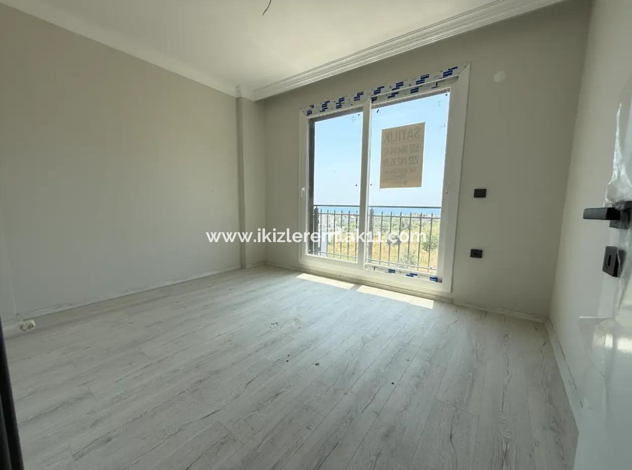 Seferihisar Doğanbey'de Satılık Deniz Manzaralı Bahçeli 3+1 Sıfır Villa