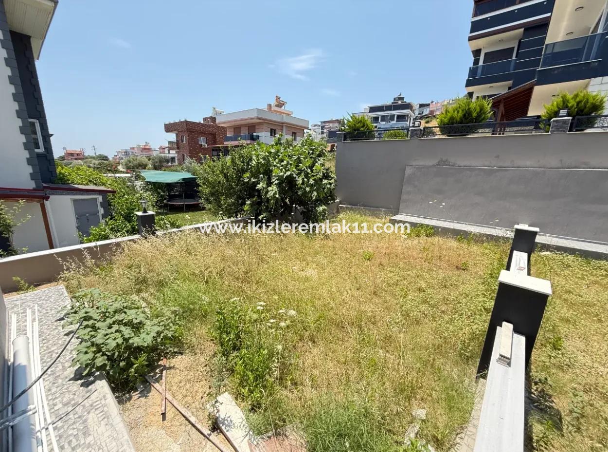 Seferihisar Doğanbeyde Satılık 3+1 Deniz Manzaralı Bahçeli Villa