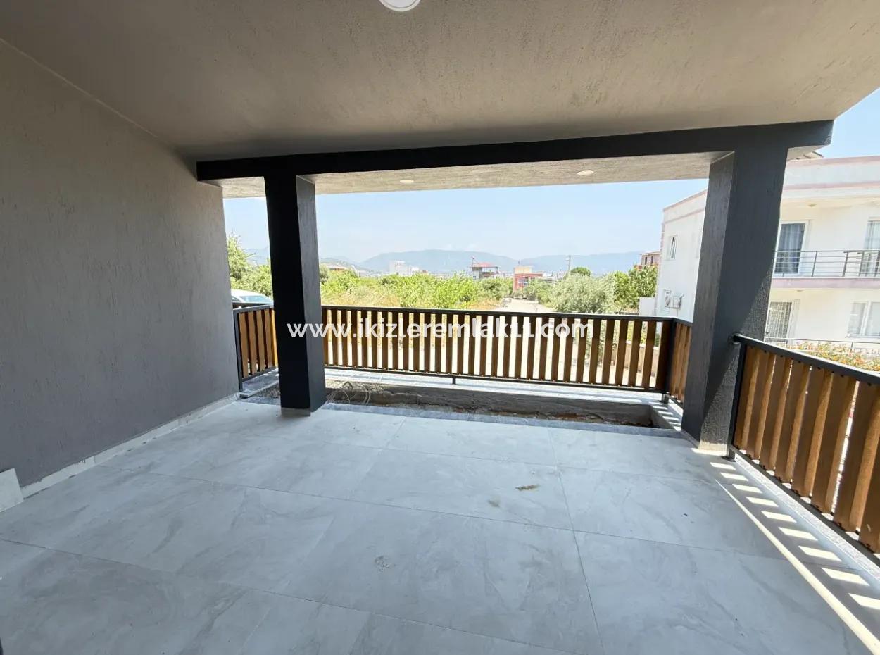 Seferihisar Doğanbeyde Satılık 3+1 Deniz Manzaralı Bahçeli Villa