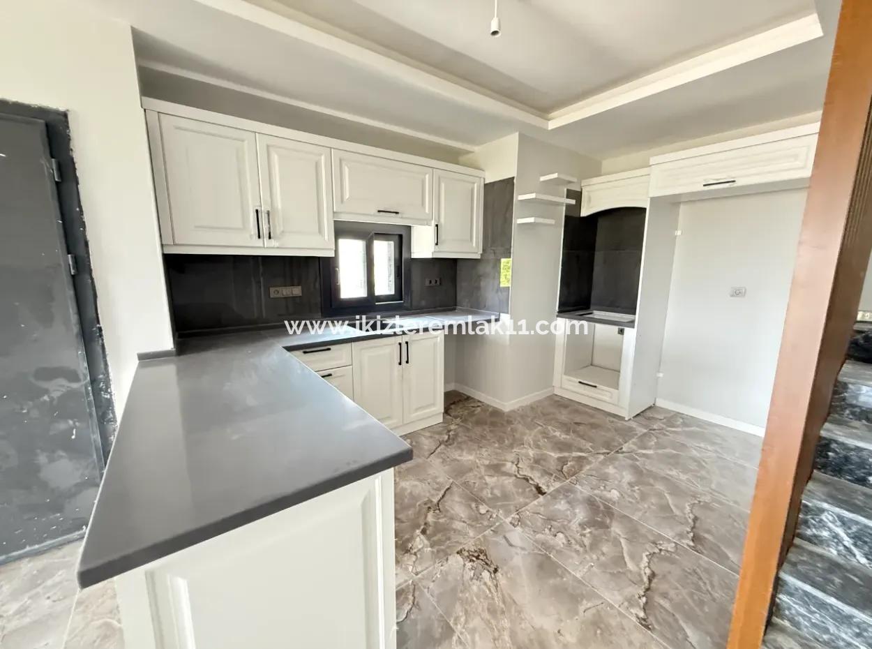 Seferihisar Doğanbeyde Satılık 3+1 Deniz Manzaralı Bahçeli Villa