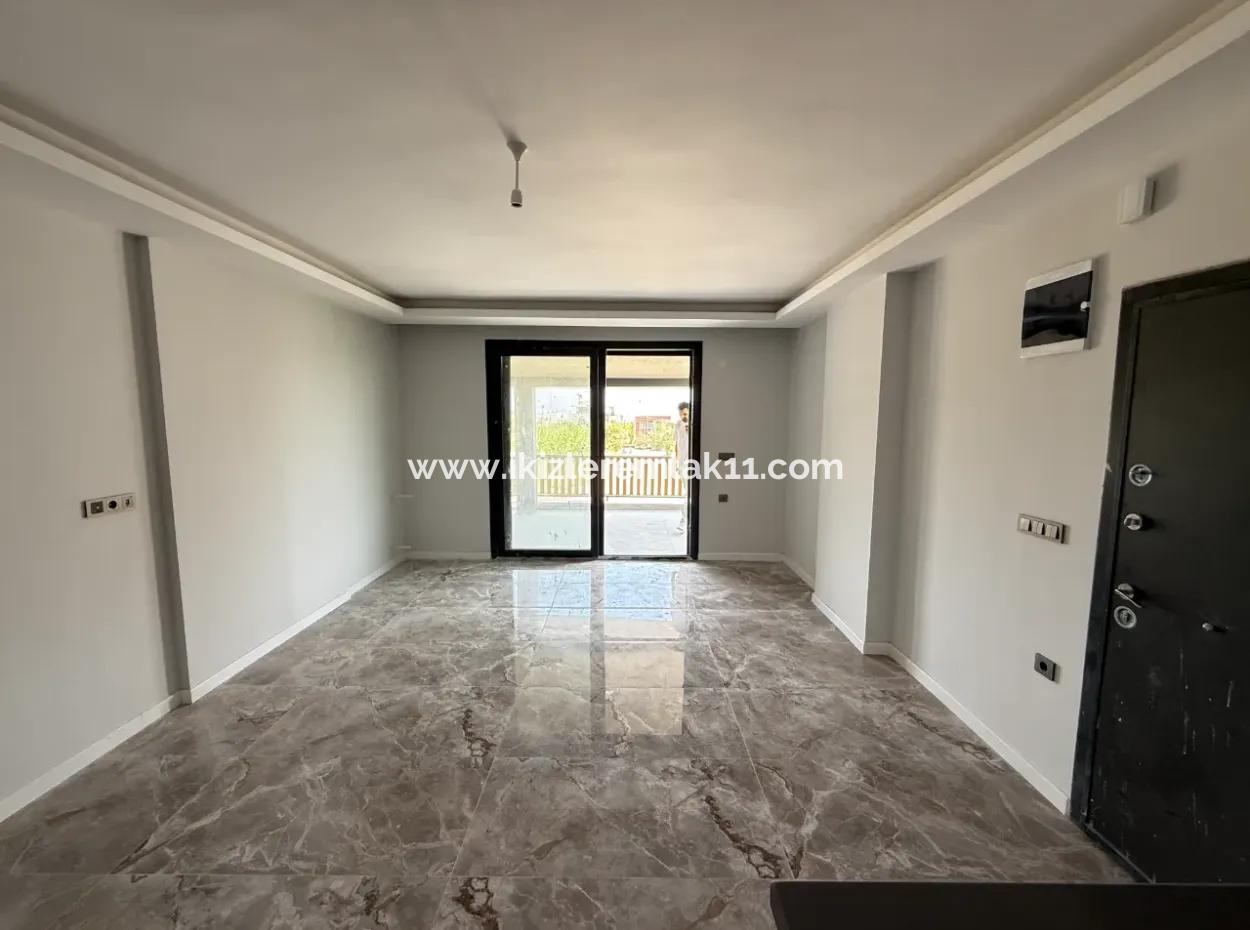 Seferihisar Doğanbeyde Satılık 3+1 Deniz Manzaralı Bahçeli Villa