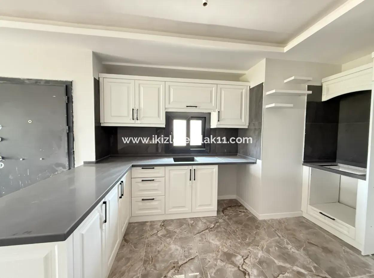 Seferihisar Doğanbeyde Satılık 3+1 Deniz Manzaralı Bahçeli Villa