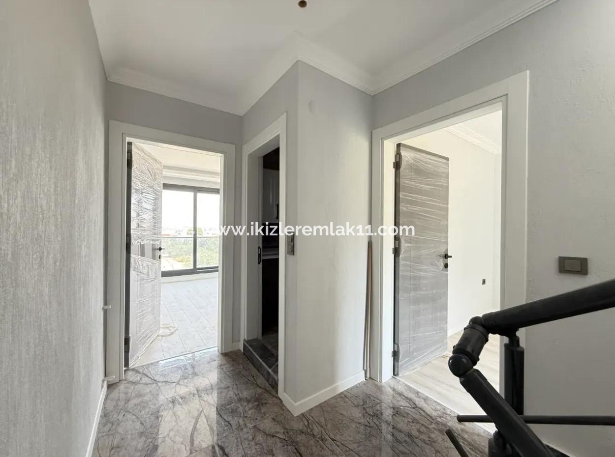 Seferihisar Doğanbeyde Satılık 3+1 Deniz Manzaralı Bahçeli Villa