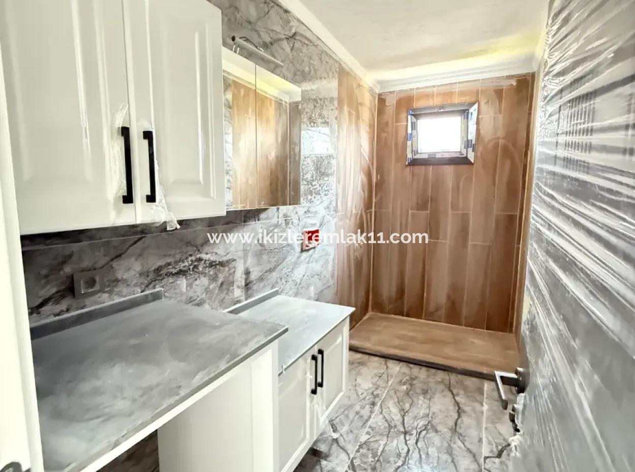 Seferihisar Doğanbeyde Satılık 3+1 Deniz Manzaralı Bahçeli Villa