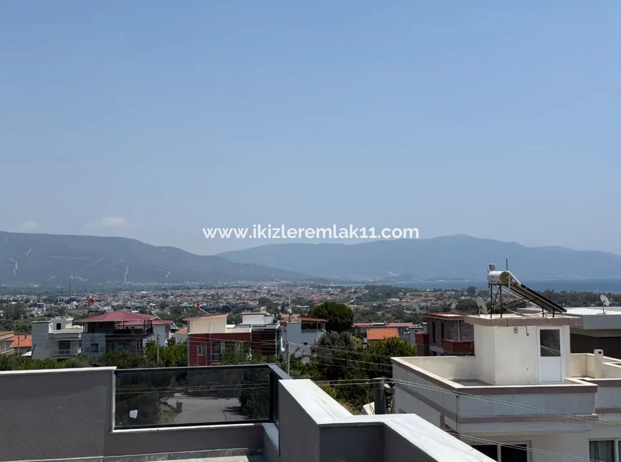 Seferihisar Doğanbeyde Satılık 3+1 Deniz Manzaralı Bahçeli Villa