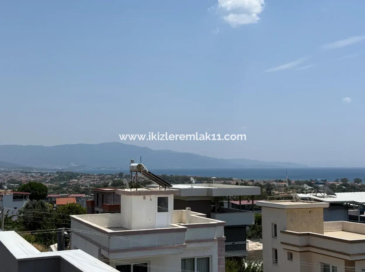 Seferihisar Doğanbeyde Satılık 3+1 Deniz Manzaralı Bahçeli Villa