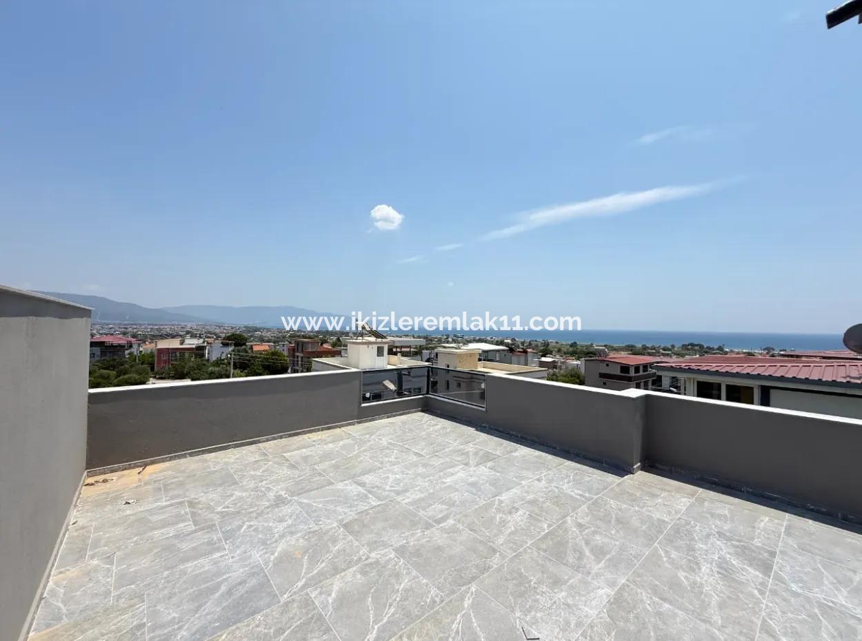 Seferihisar Doğanbeyde Satılık 3+1 Deniz Manzaralı Bahçeli Villa