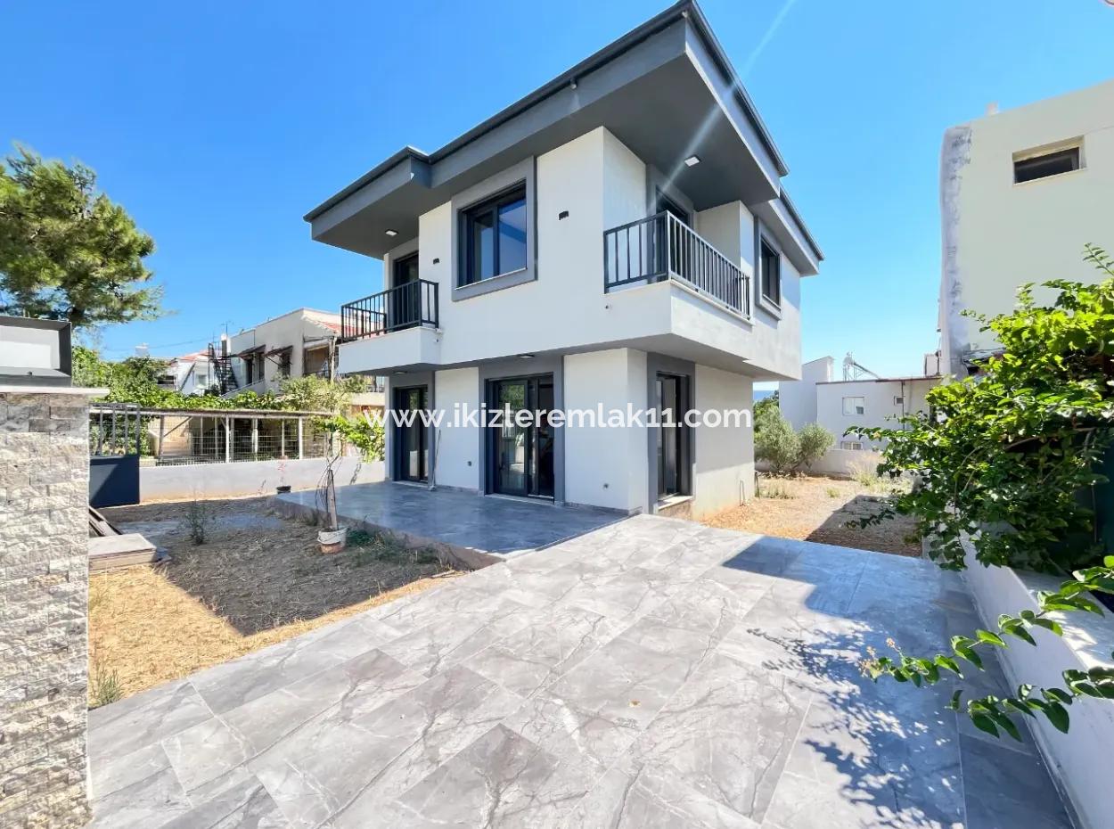 Seferihisar Doganbey'de Satılık 390 M2 Bahçe İçinde Tek Müstakil 3+1 Ebeveynli Villa