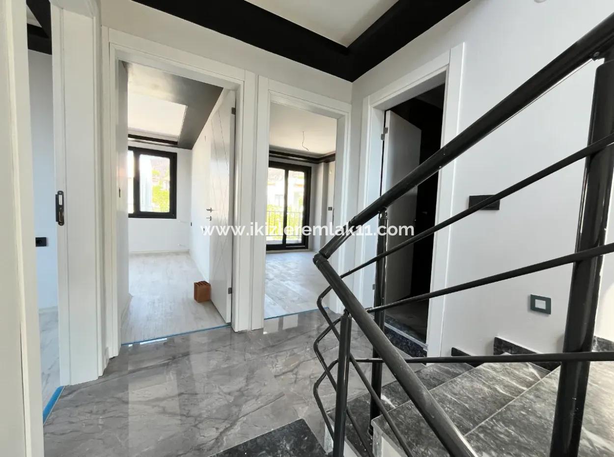 Seferihisar Doganbey'de Satılık 390 M2 Bahçe İçinde Tek Müstakil 3+1 Ebeveynli Villa