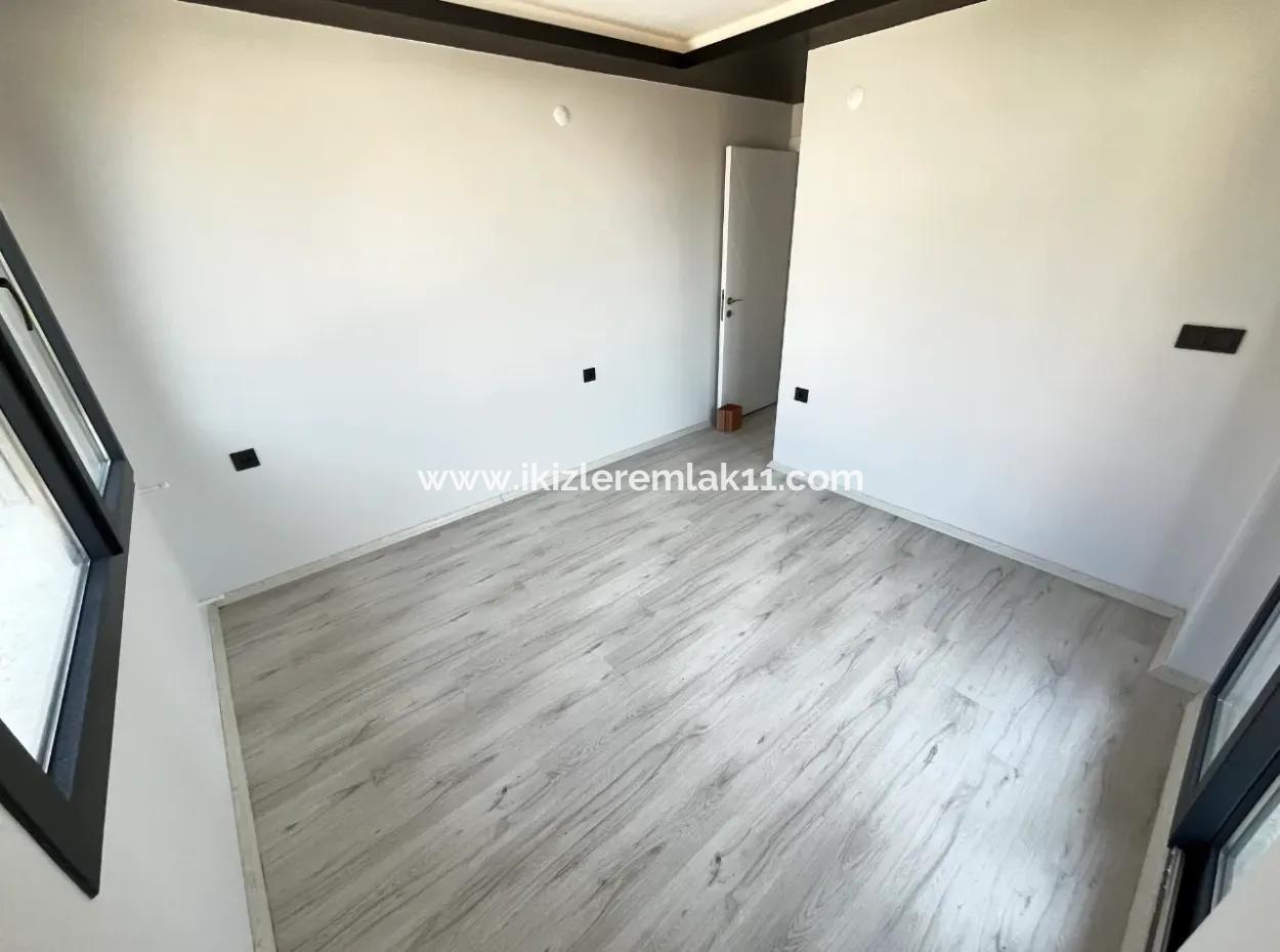 Seferihisar Doganbey'de Satılık 390 M2 Bahçe İçinde Tek Müstakil 3+1 Ebeveynli Villa