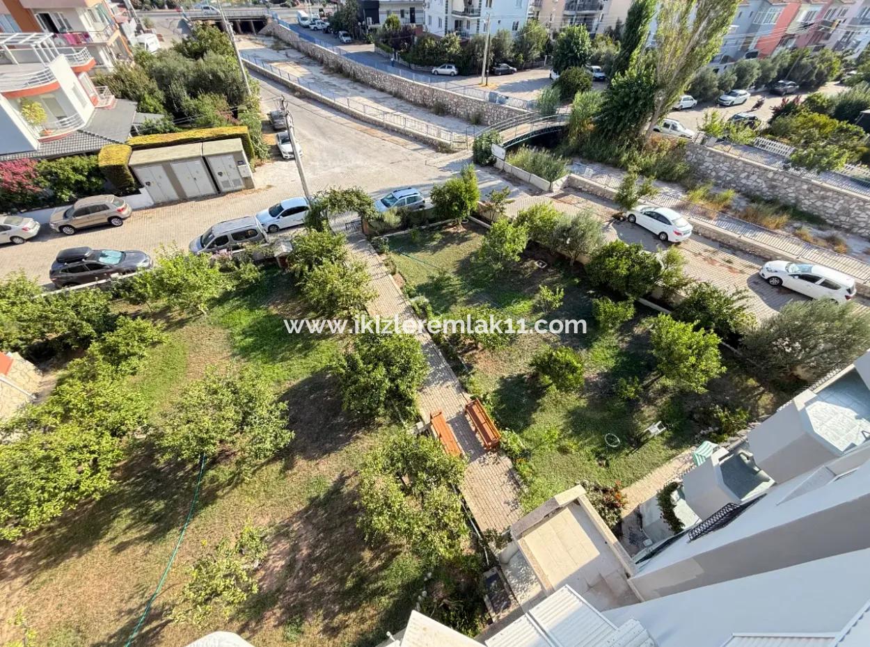 Seferihisar Ürkmez'de Satılık Asansörlü Geniş Uygun Fiyat 3+1 Daire