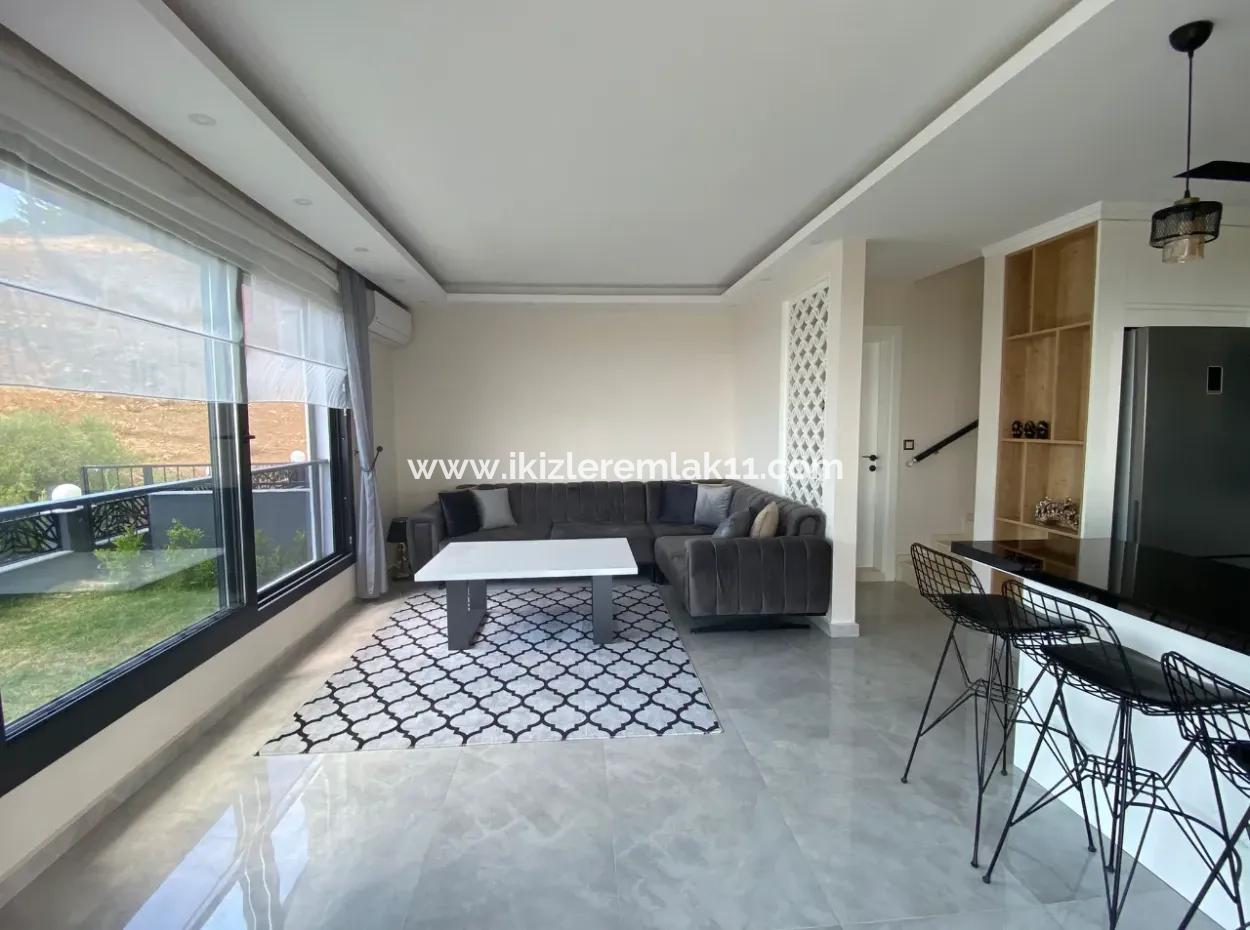 Seferihisar Doğanbey'de Satılık 3+1 Müstakil Deniz Manzaralı Havuzlu Villa